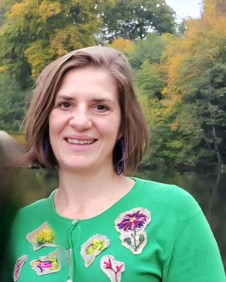 Marie-Louise Hoilund-Carlsen by a lake in autumn